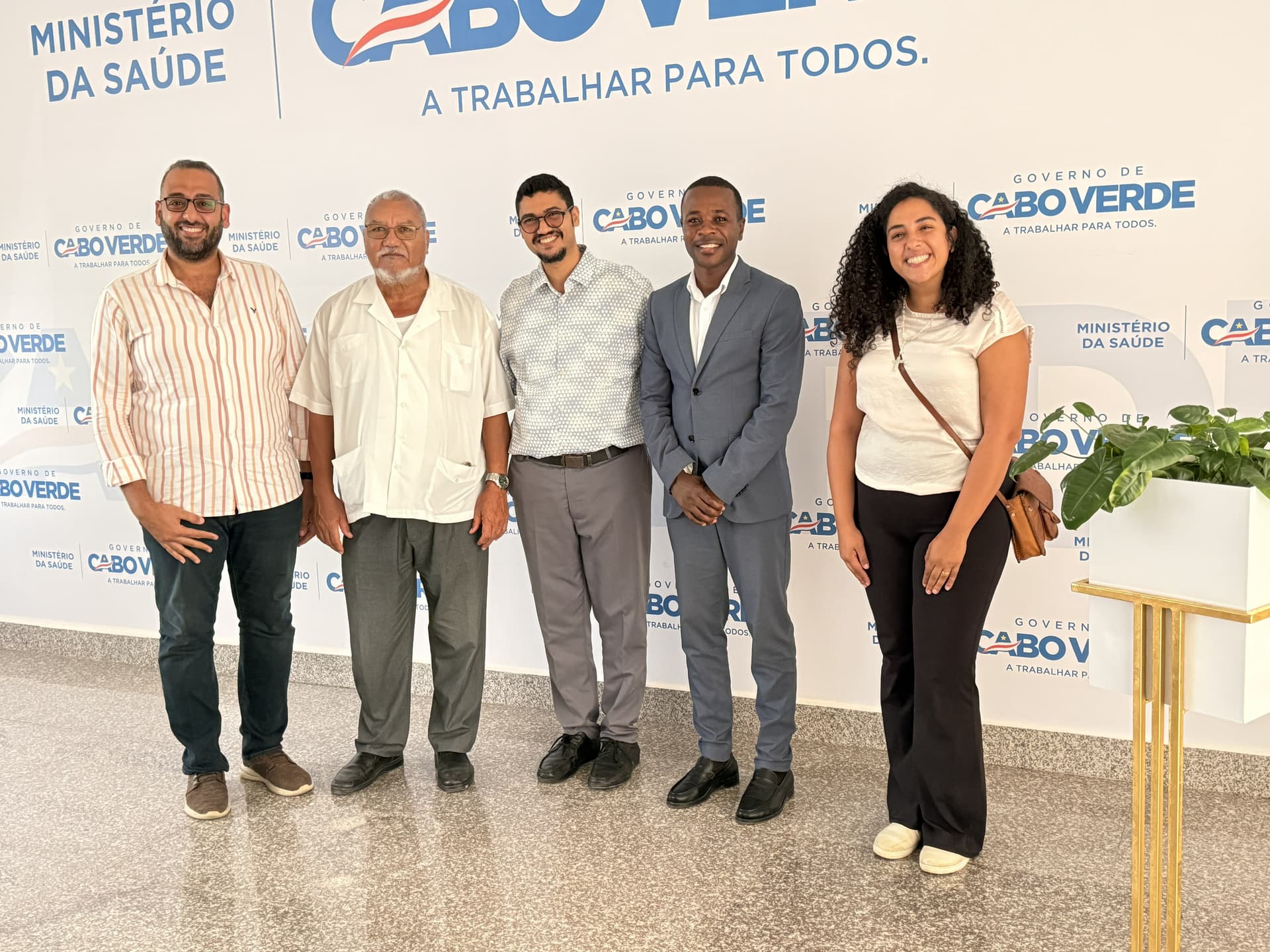 Luz Para Todos community outreach