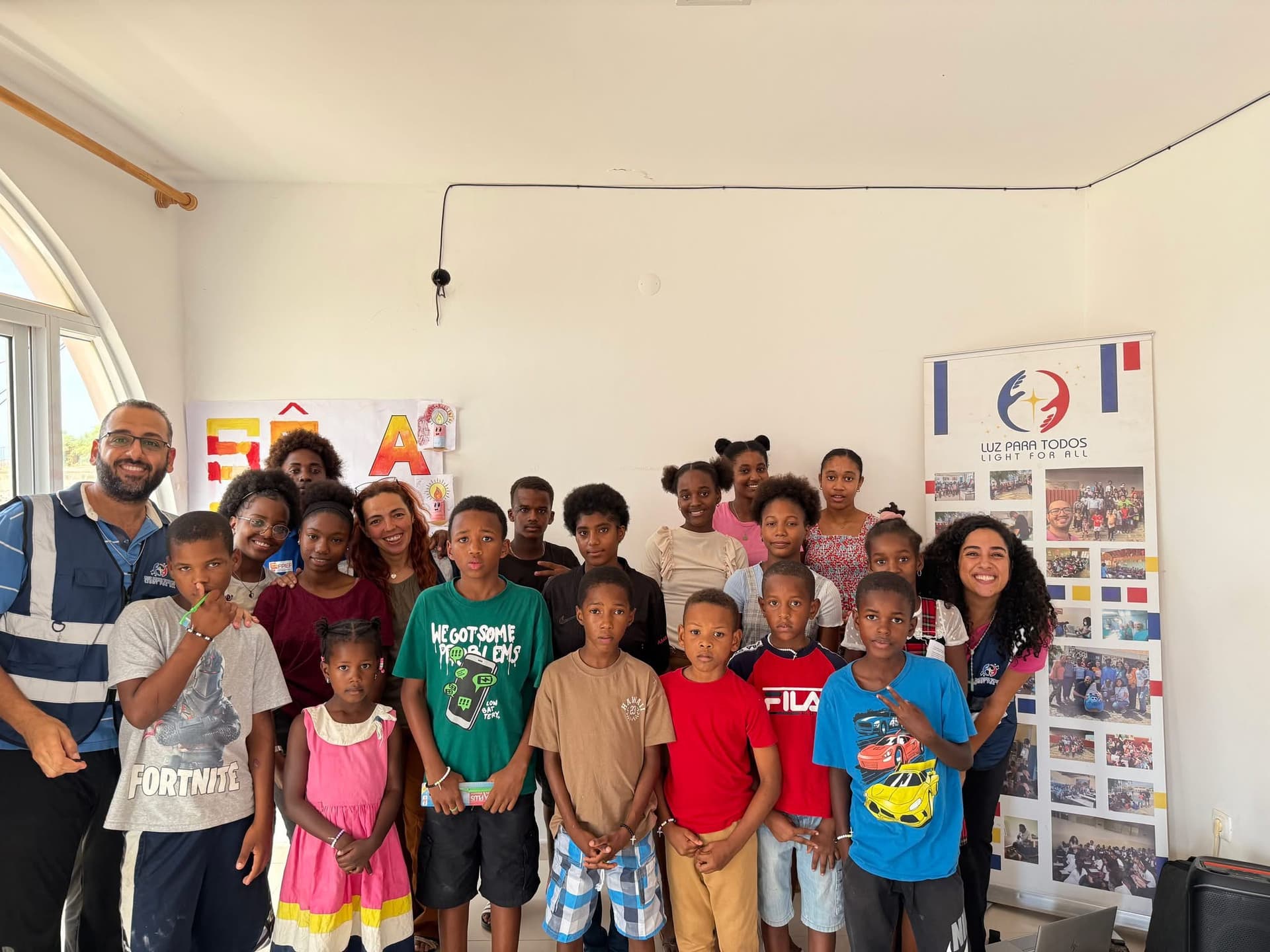 Luz Para Todos volunteers serving Cape Verde communities